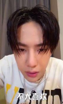 王一博吃自己的瓜视频,揭秘明星背后的真实生活 王一博吃自己的瓜视频,揭秘明星背后的真实生活